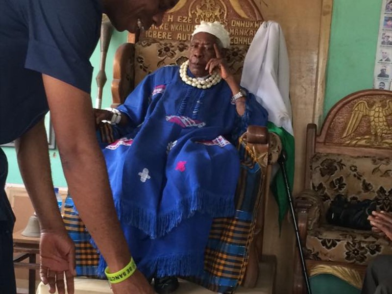 Elesie sharing Kolanut